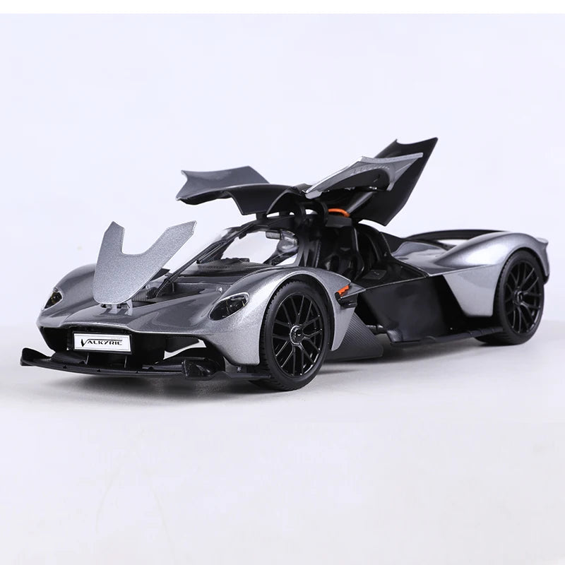 Maisto 1:18 2022 Valkyrie Green/Silver Alloy Model Car