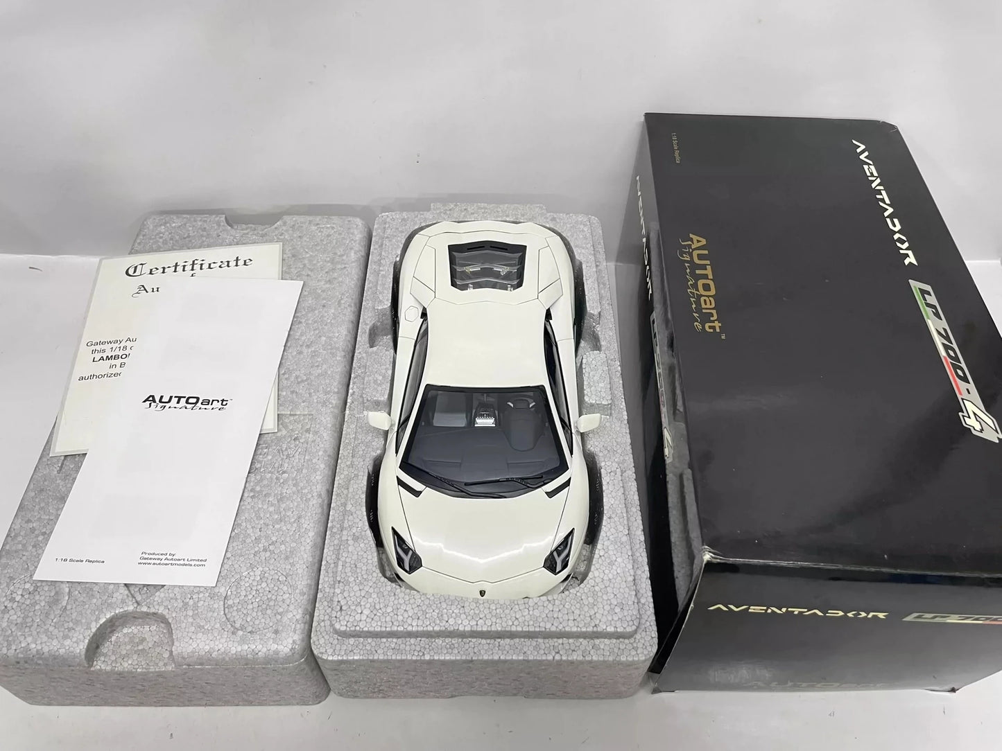 Autoart 1:18 Aventador LP700-4 White Simulation Limited Edition All Open Alloy Metal Static Car Model Toy Gift