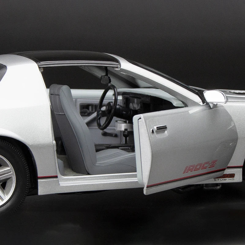SunStar 1:18 Scale 1985 Chevrolet Camaro IROC Simulation Alloy Car Model Static Display Collectible Toy Gift Souvenir Decoration