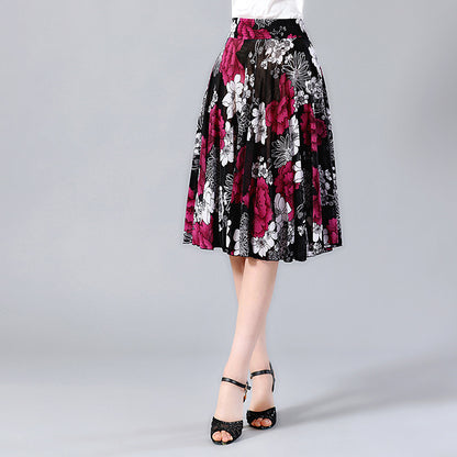 Middle-aged and elderly dancing skirts skirts