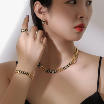 Elegant fashion jewelry for women