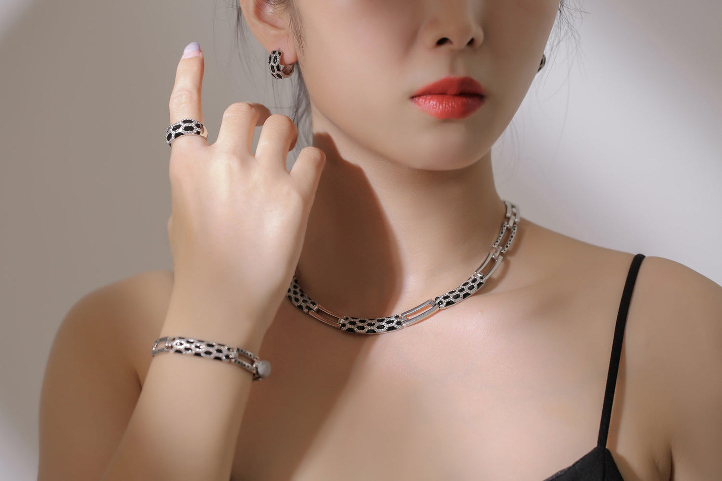 Korean Style Diamond Earring & Necklace Set – Elegant Fashion Jewelry
