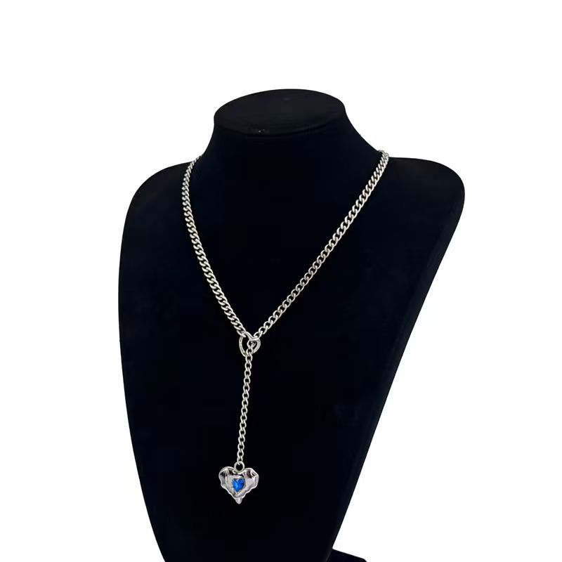 Fashionable Blue Sparkling Diamond Heart Pendant Necklace