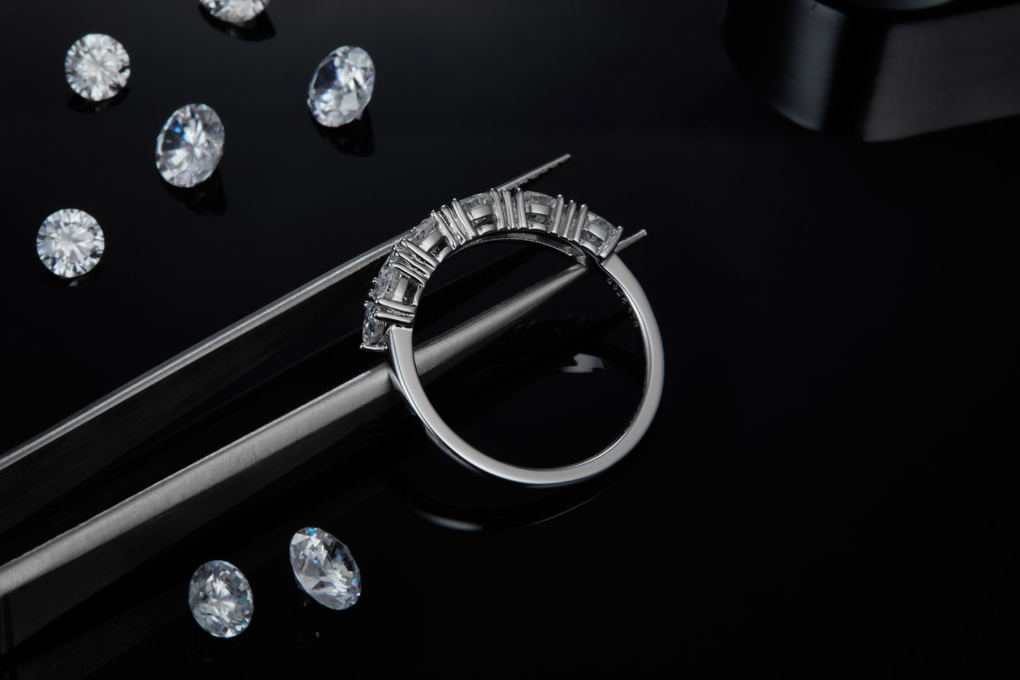 A Luxurious And Fashionable Light Luxury Jewelry Silver Ring Set With Top-quality Moissanite, S925 Silver Plated With Platinum