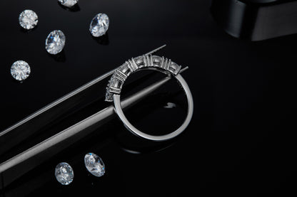 A Luxurious And Fashionable Light Luxury Jewelry Silver Ring Set With Top-quality Moissanite, S925 Silver Plated With Platinum