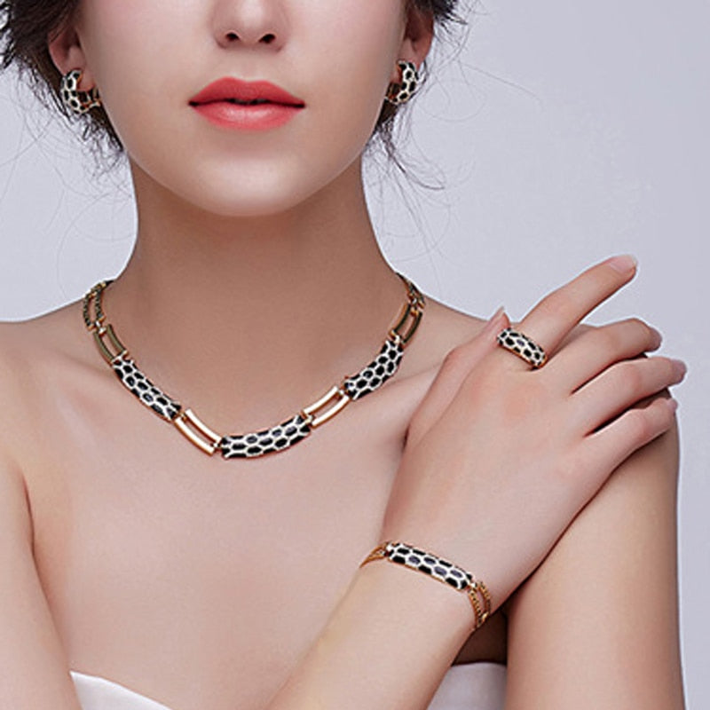 Trendy women’s jewelry accessories