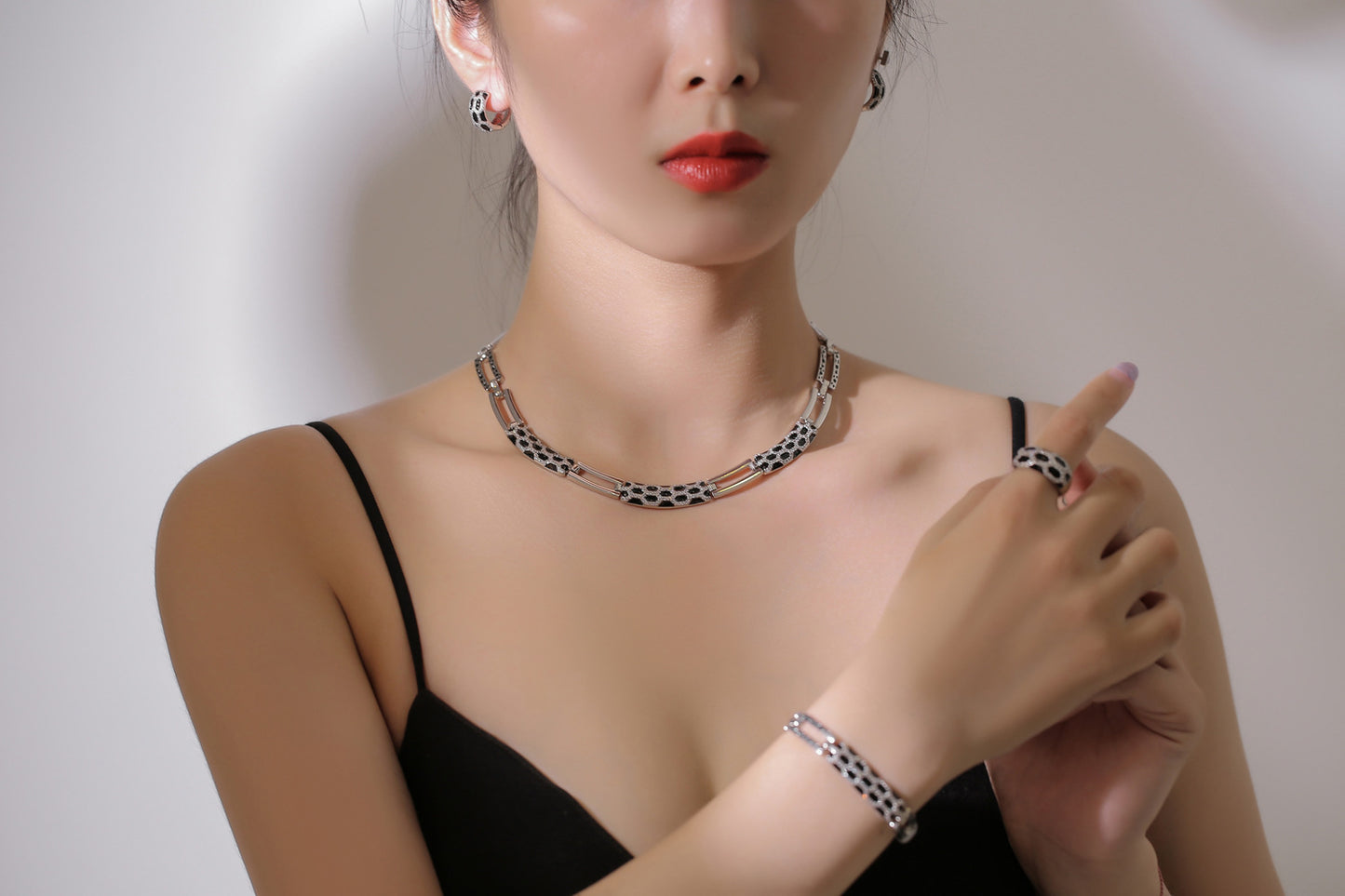 Korean Style Diamond Earring & Necklace Set – Elegant Fashion Jewelry