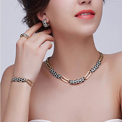Korean Style Diamond Earring & Necklace Set – Elegant Fashion Jewelry