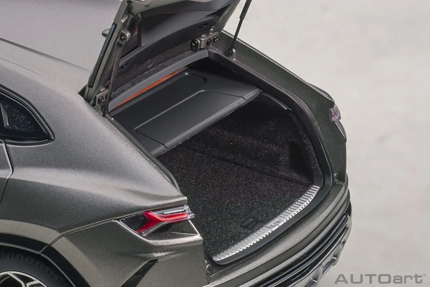AUTOART New model 1/18 scale LAMBORGHINI URUS   car model Static display Collection Holiday gift