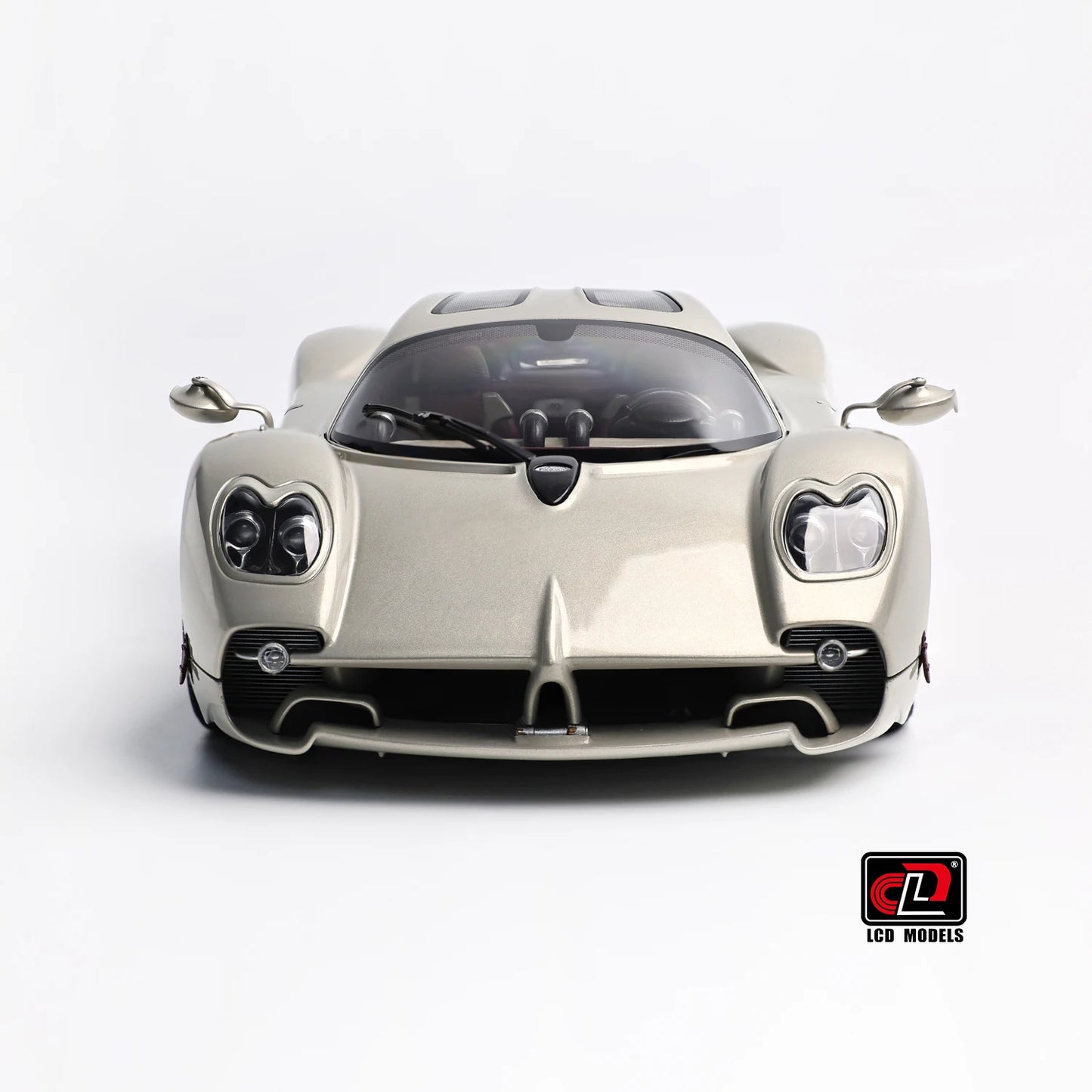 Pre-sale for shipment in 2026： LCD diecast model 1/18 scale Pagani Utopia static display festive gift collection