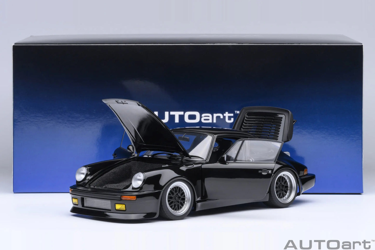 AUTOART 1/18 PORSCHE 911 (930) Turbo Car Model