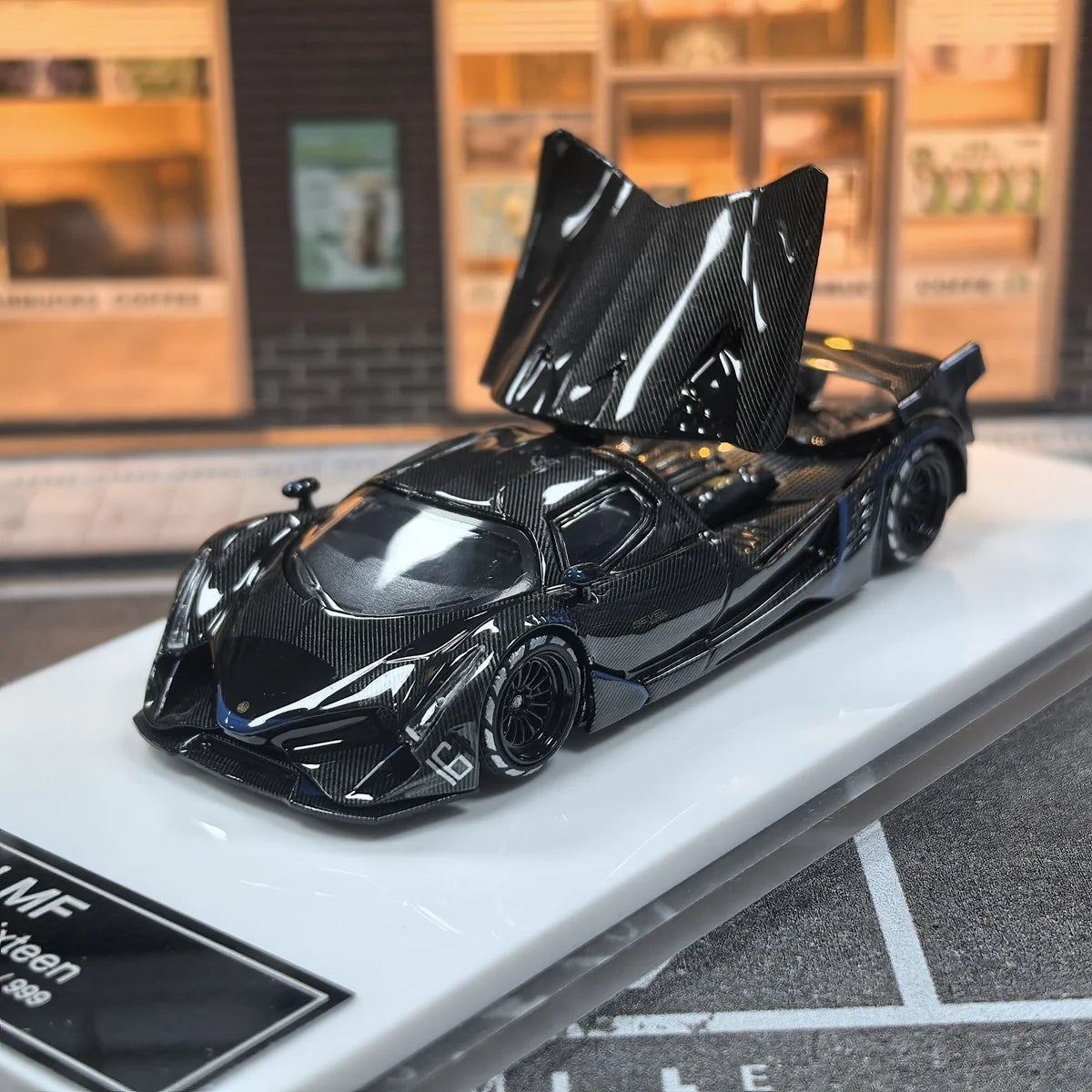LMF Model 1/64 Devel Sixteen 16 Gold Carbon Fiber Diecast Alloy Car Collection