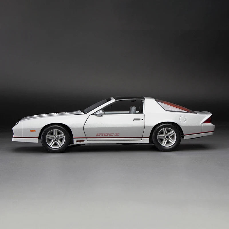 SunStar 1:18 Scale 1985 Chevrolet Camaro IROC Simulation Alloy Car Model Static Display Collectible Toy Gift Souvenir Decoration
