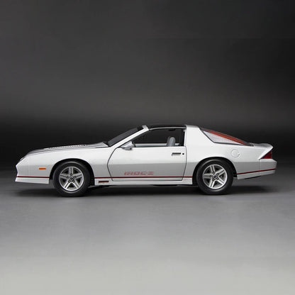 SunStar 1:18 Scale 1985 Chevrolet Camaro IROC Simulation Alloy Car Model Static Display Collectible Toy Gift Souvenir Decoration