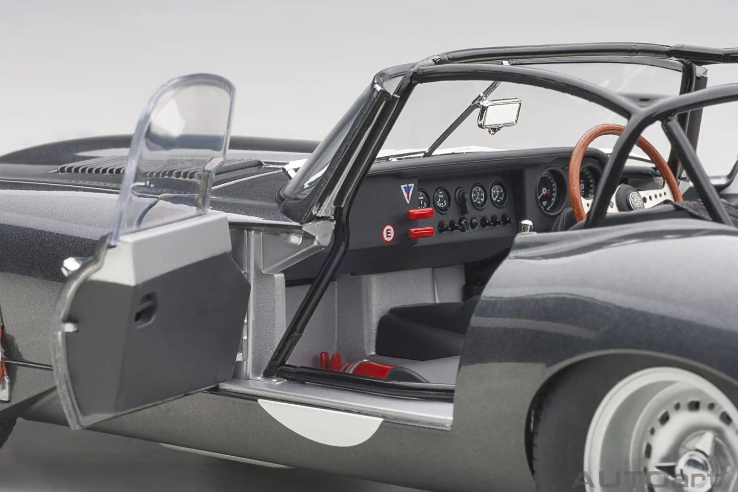AUTOART  1:18  Jaguar Lightweight E-Type  Car model  Send to a friend Holiday gift Model collection