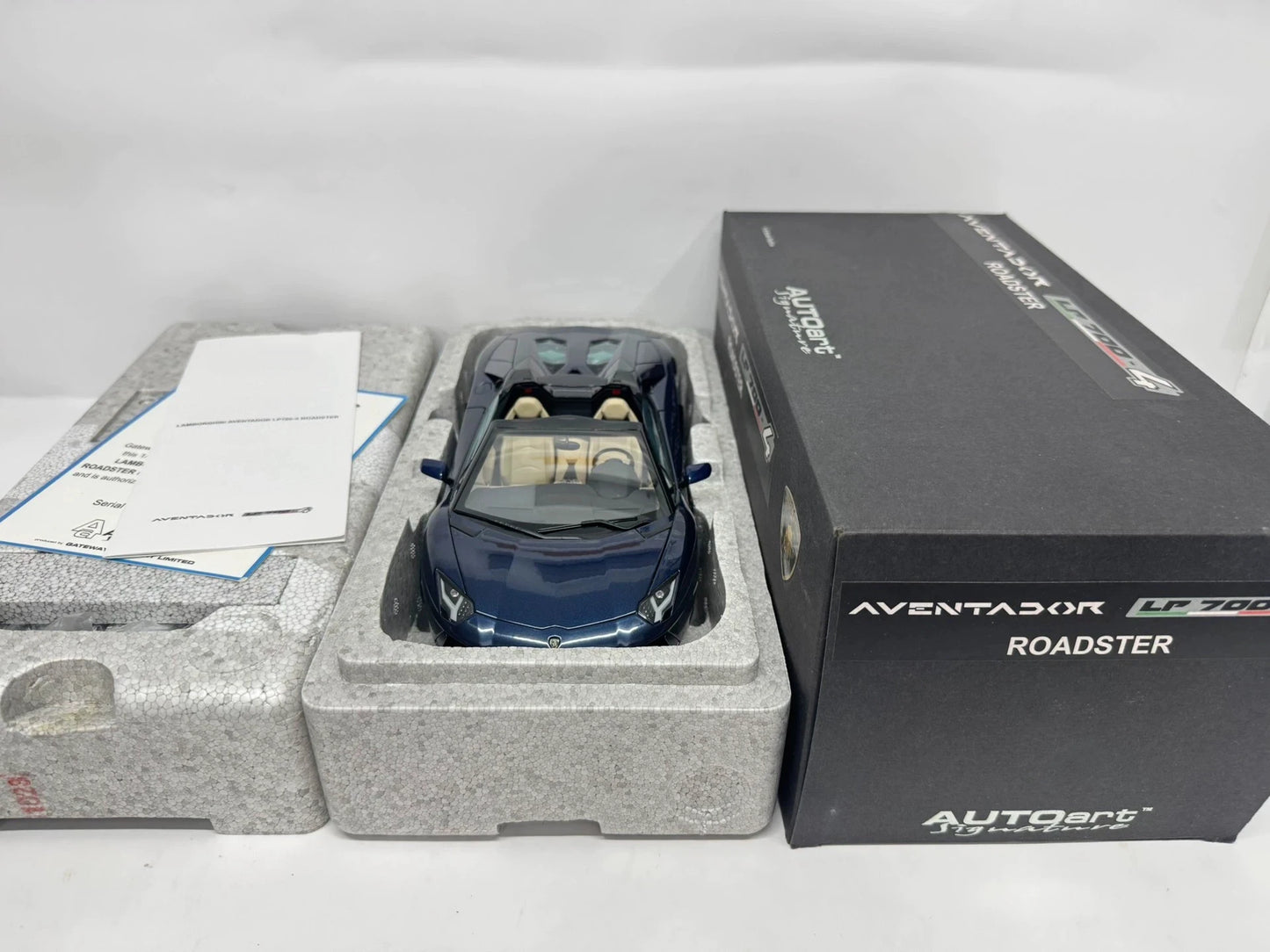 Autoart 1:18 Aventador LP700-4 Roadster Blue Simulation Limited Edition All Open Alloy Metal Static Car Model Toy Gift