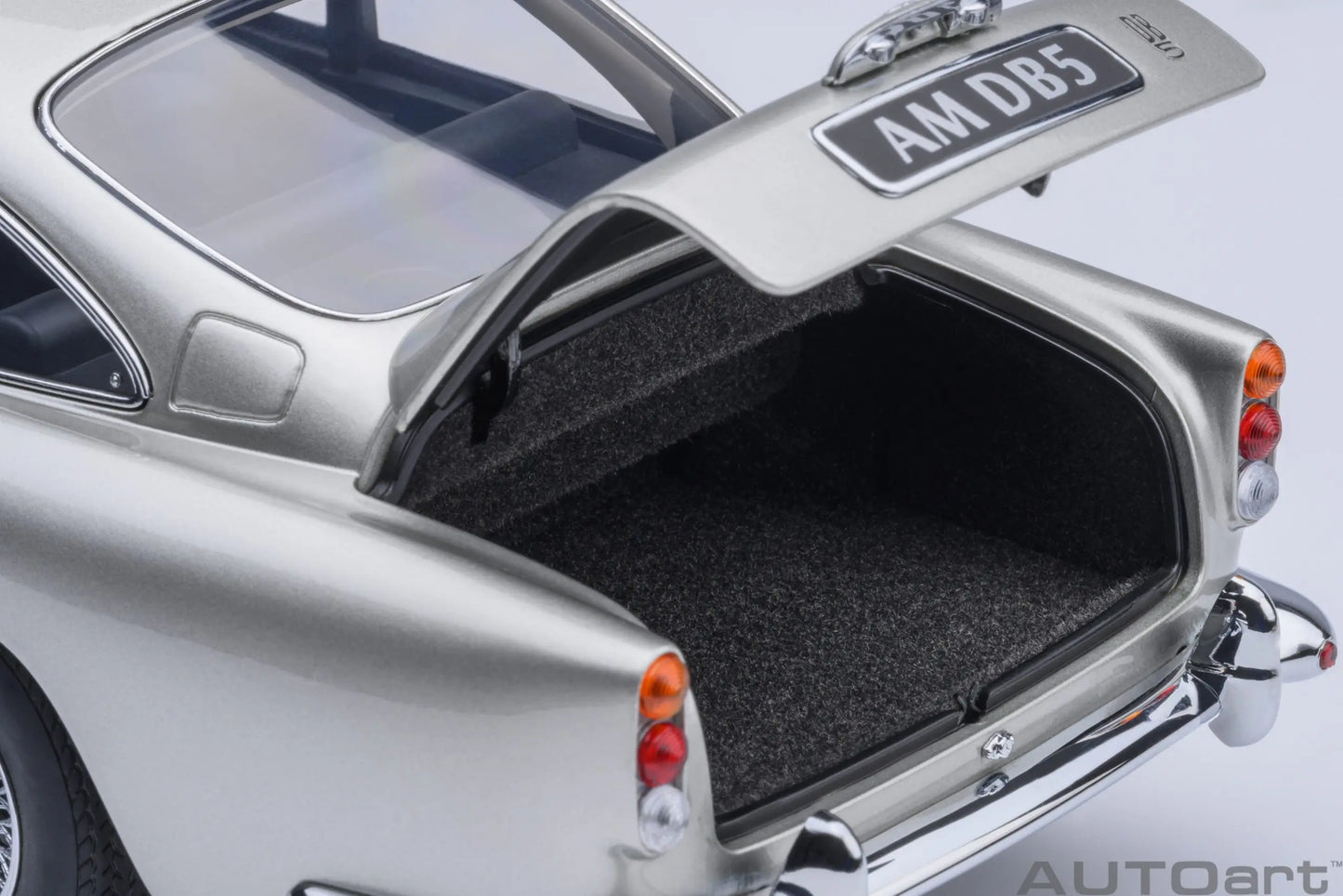 Autoart 1/18 ASTON MARTIN DB5  ABS 007/Goldfinger Bond , door full open sports car model static decoration collection