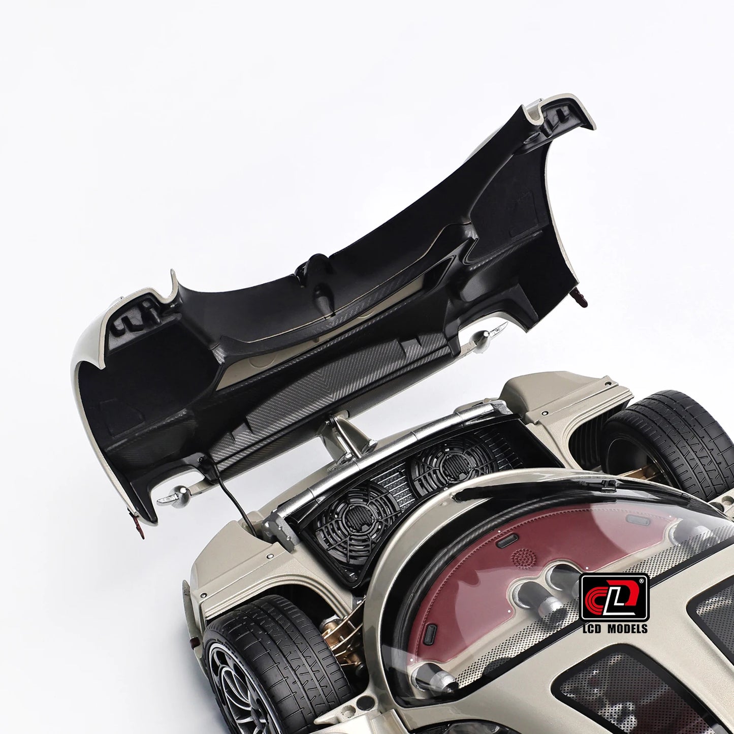 Pre-sale for shipment in 2026： LCD diecast model 1/18 scale Pagani Utopia static display festive gift collection