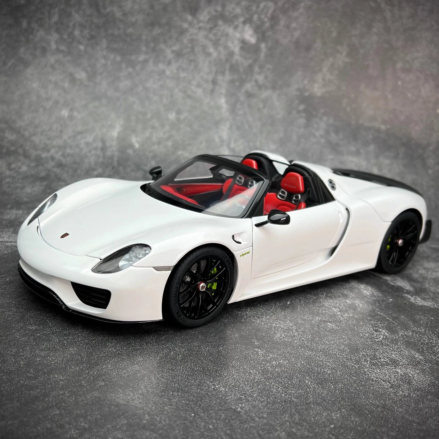 AUTOART car model simulation 1/18 Porsche 918 Car Model alloy room ornament display cars model boy collection christmas gift