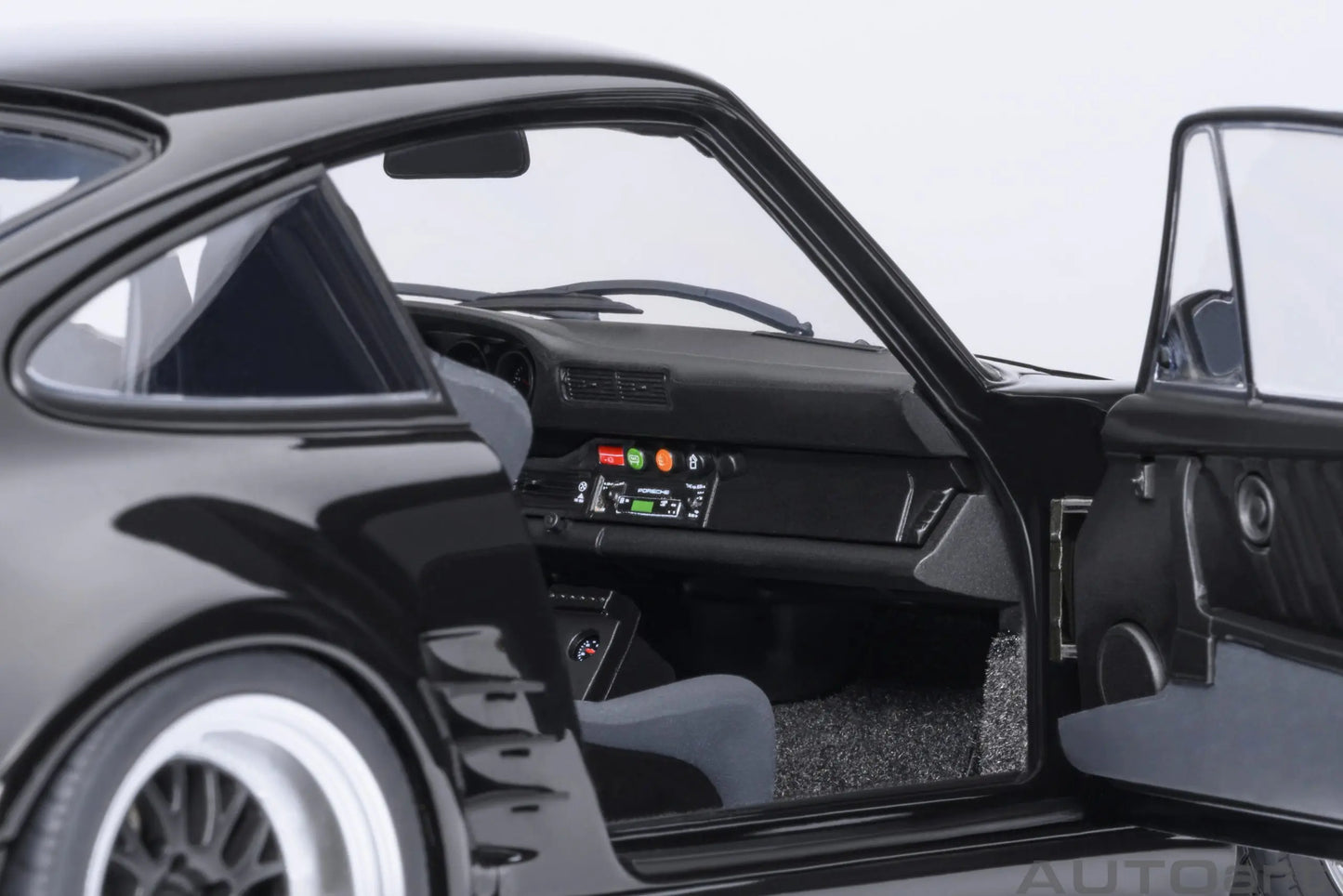 AUTOART 1/18 PORSCHE 911 (930) Turbo Car Model