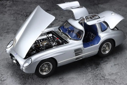 CMC 1/18 Mercedes-Benz 300 SLR Uhlenhaut Coupe 1955 Car Model