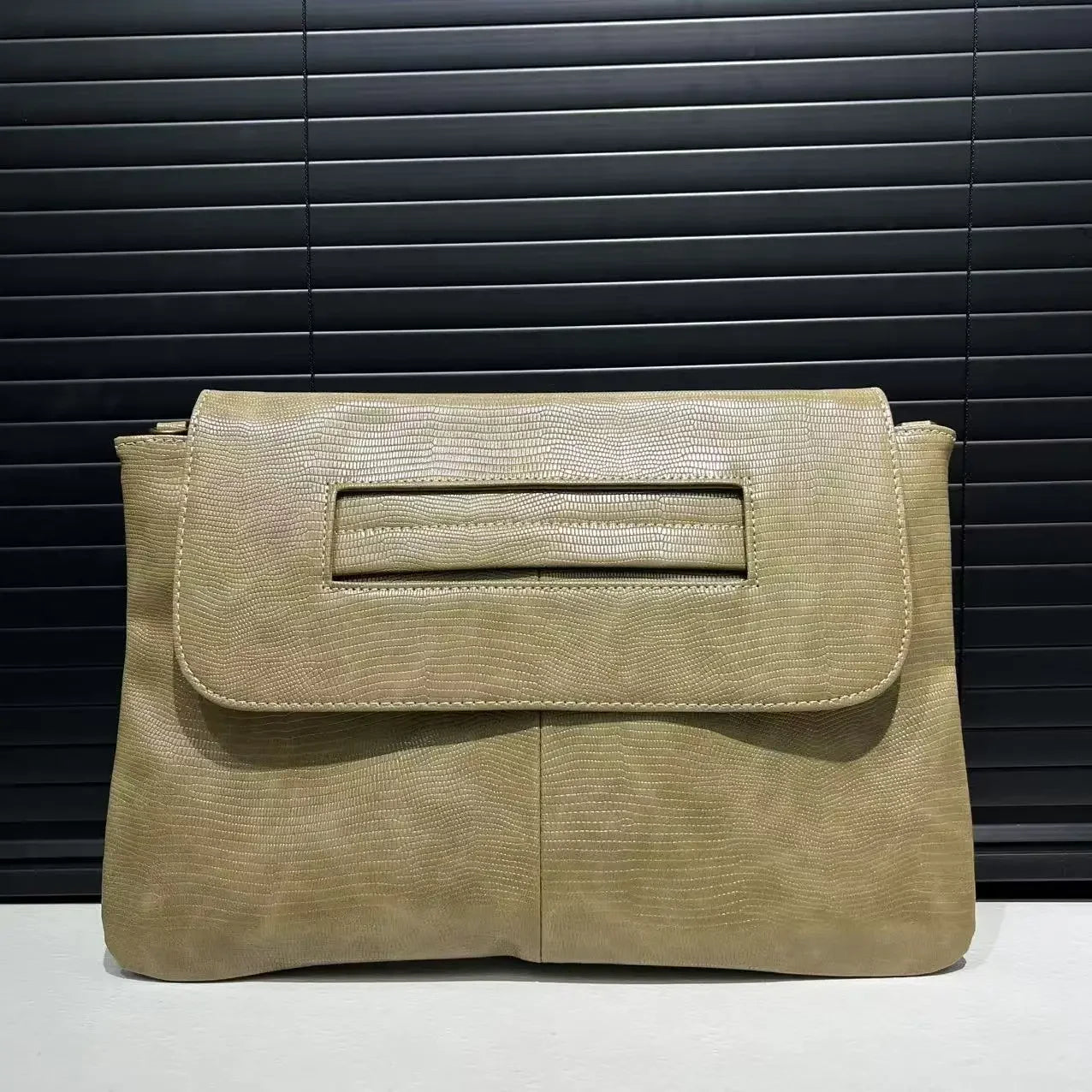 Ladies' fashionable retro snake patterned handbag with high capacity and detachable shoulder strap, single shoulder bag