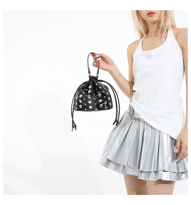 New Solid PU Bucket Design Personality Retro Shoulder & Crossbody Bags 2026 Fashion Exquisite Rivets Stylish Handbags for Women