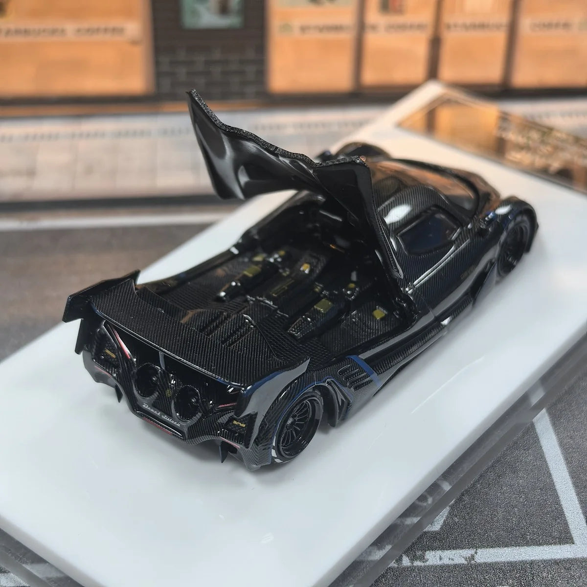 LMF Model 1/64 Devel Sixteen 16 Gold Carbon Fiber Diecast Alloy Car Collection