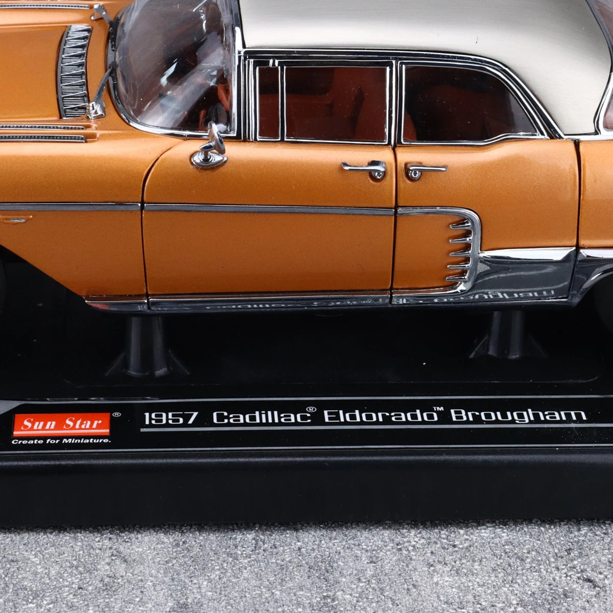 SunStar 1:18 Eldorado Brougham 1957 Vintage Car Simulation Limited Edition All Open Alloy Metal Static Car Model Toy Gift