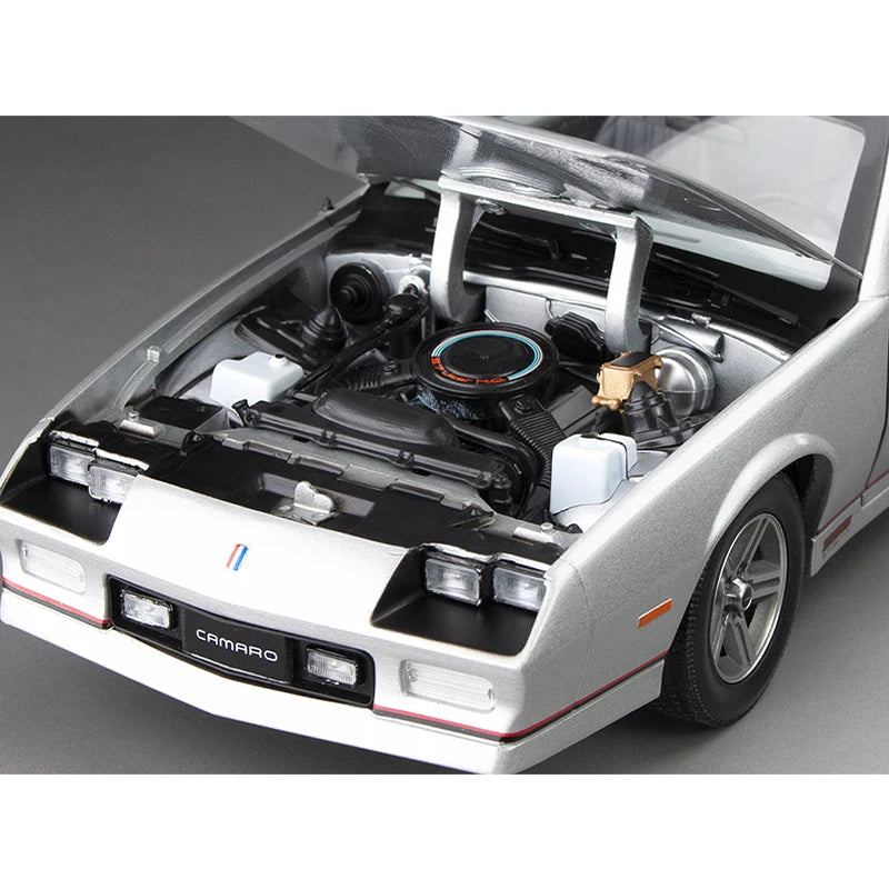 SunStar 1:18 Scale 1985 Chevrolet Camaro IROC Simulation Alloy Car Model Static Display Collectible Toy Gift Souvenir Decoration
