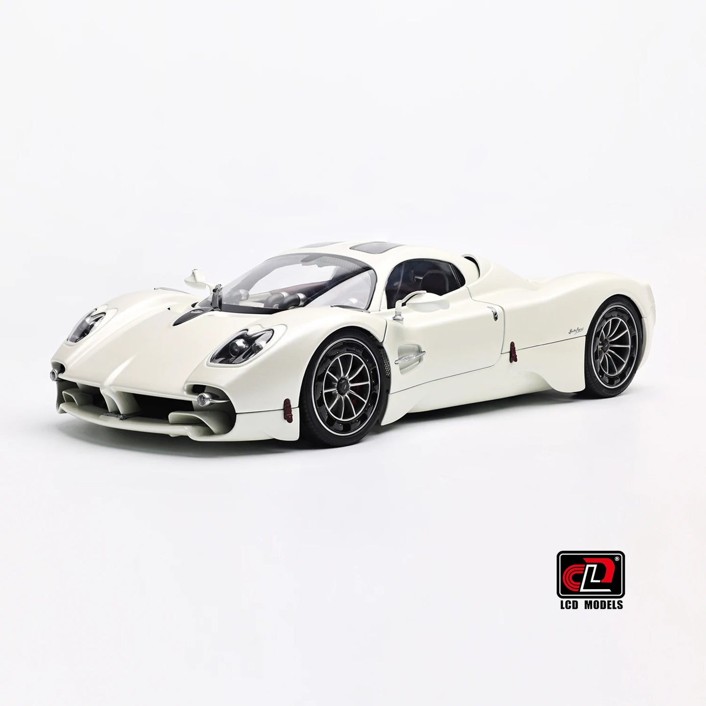 Pre-sale for shipment in 2026： LCD diecast model 1/18 scale Pagani Utopia static display festive gift collection