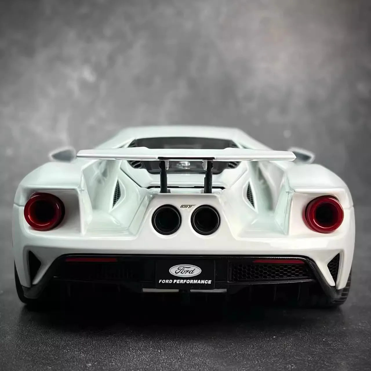 AUTOART 1:18 scale Ford GT ABS material Full Open car model Static Display Holiday gift collection Sports car model
