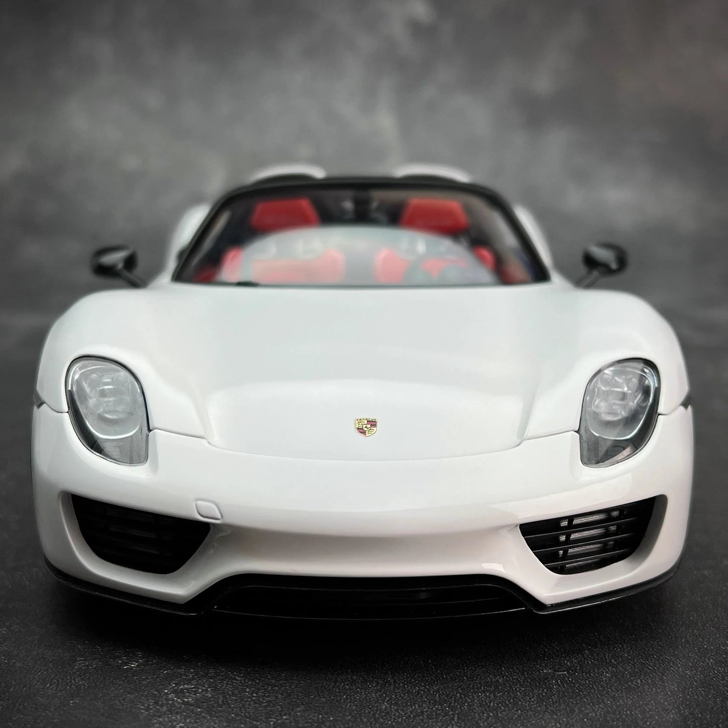 AUTOART car model simulation 1/18 Porsche 918 Car Model alloy room ornament display cars model boy collection christmas gift