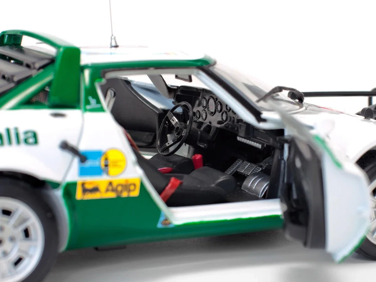 WELLY 1/18 Lancia Stratos HF #8 1975 Rally Car Model