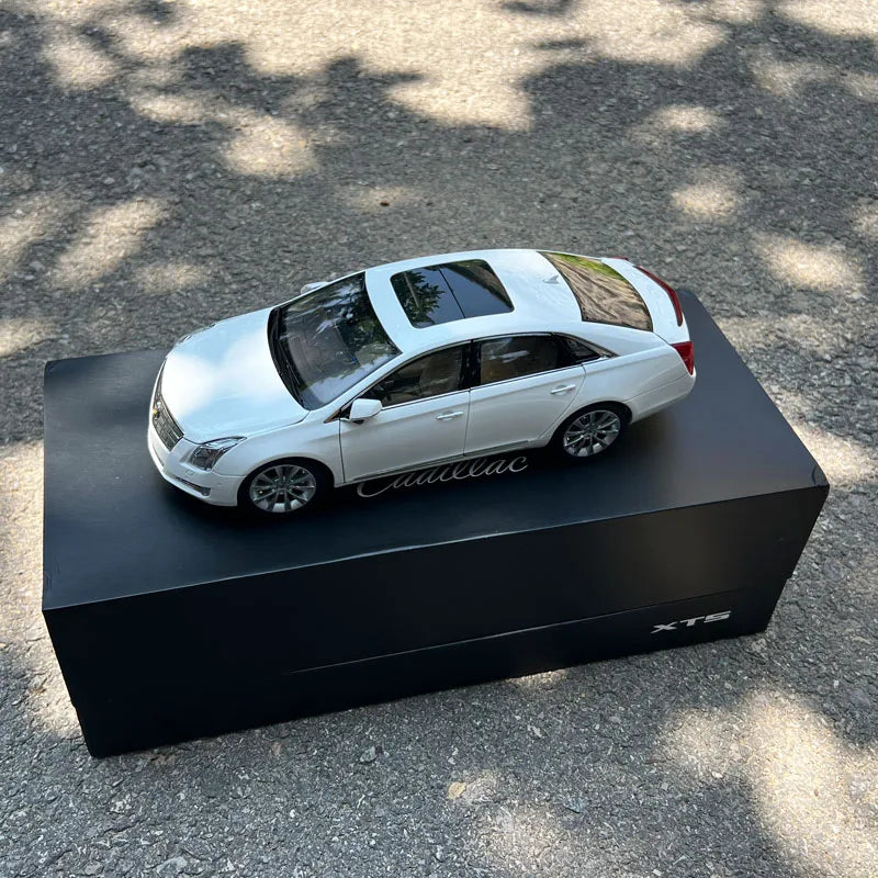 Cadillac XTS Car Model,1:18  2014 Diecast Model for Collections Display and Gift
