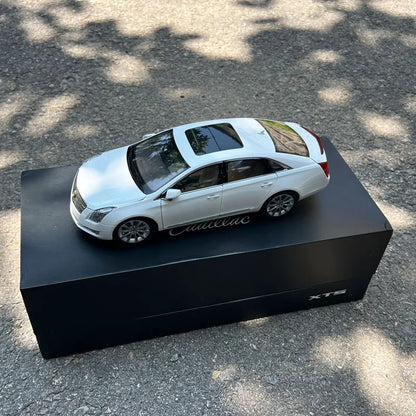 Cadillac XTS Car Model,1:18  2014 Diecast Model for Collections Display and Gift