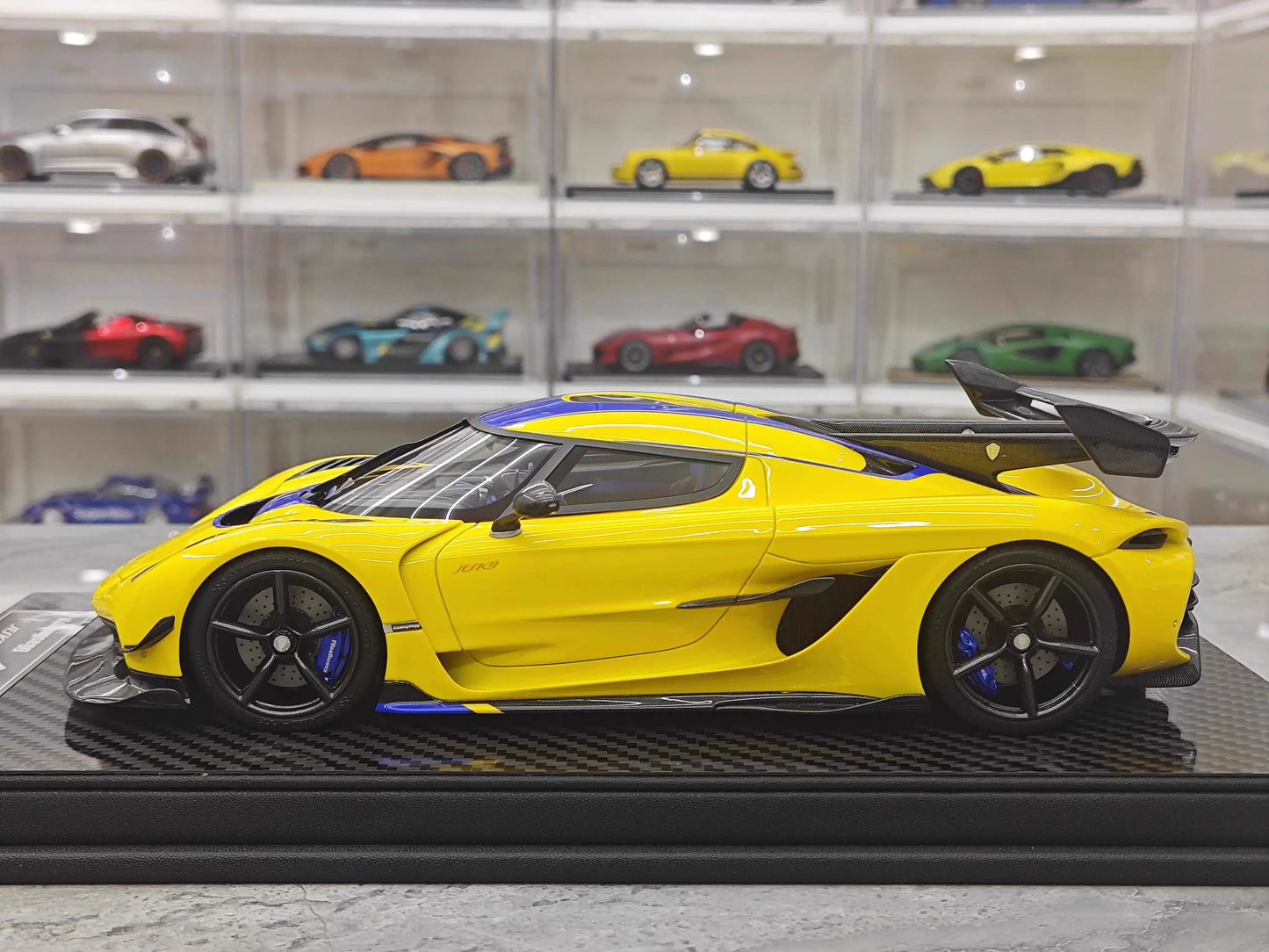 Frontiart Car Model 1/18 Koenigsegg Jesko Car Model Resin Model Limited Edition Cars Model Room Ornament Boy Collection Gift