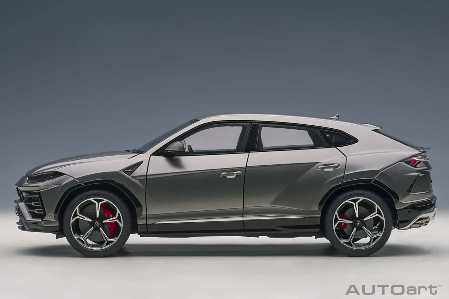 AUTOART New model 1/18 scale LAMBORGHINI URUS   car model Static display Collection Holiday gift