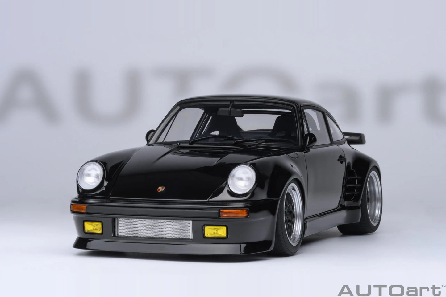 AUTOART 1/18 PORSCHE 911 (930) Turbo Car Model