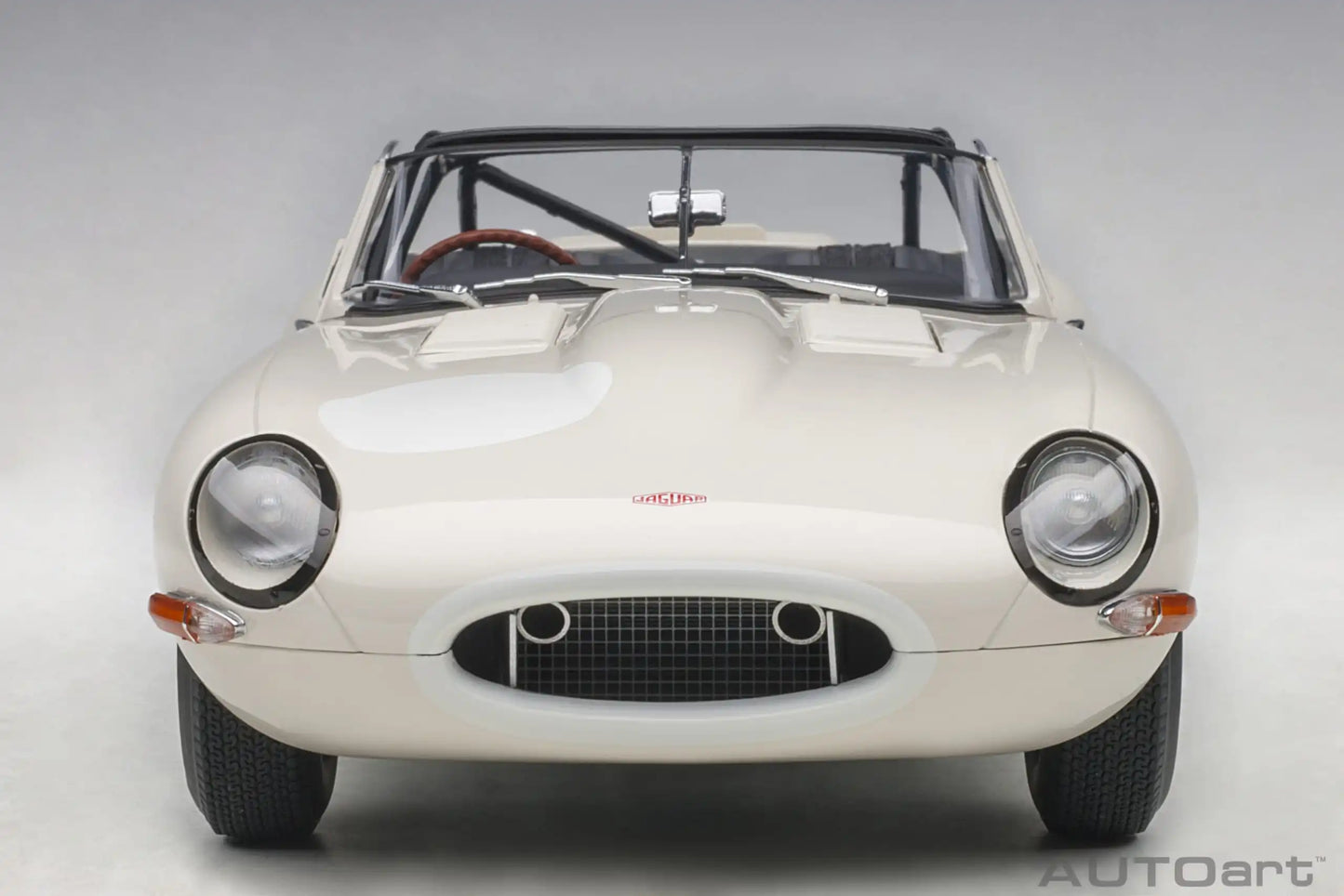 AUTOART  1:18  Jaguar Lightweight E-Type  Car model  Send to a friend Holiday gift Model collection