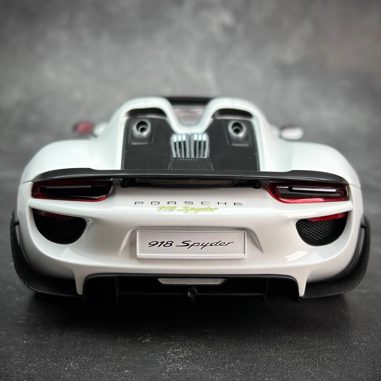 AUTOART car model simulation 1/18 Porsche 918 Car Model alloy room ornament display cars model boy collection christmas gift