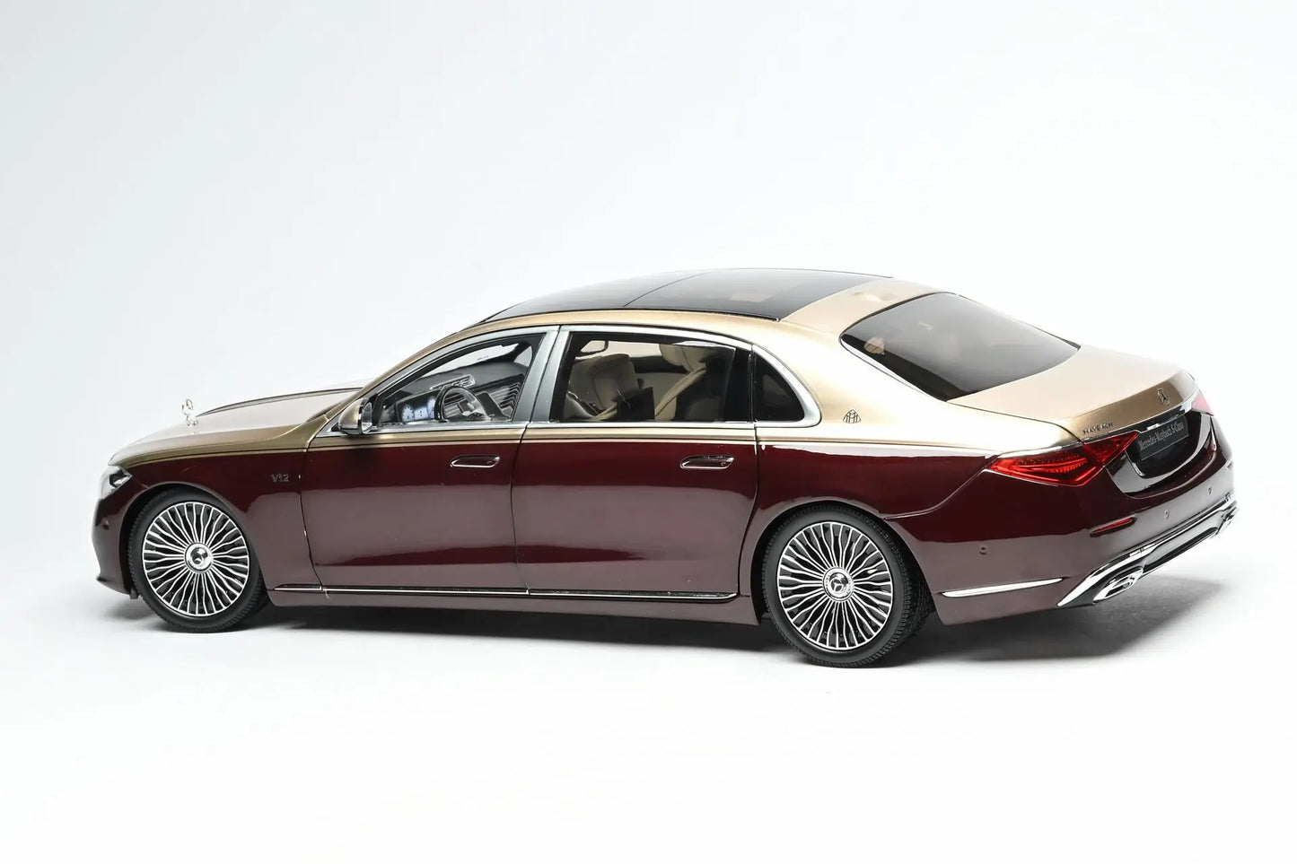 Almost Real model  1:18  BZ-Mbh S680  S-Class Alloy car model display Collection Holiday gift
