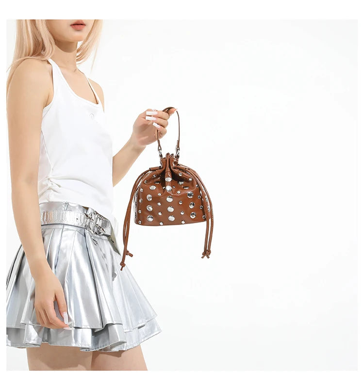 New Solid PU Bucket Design Personality Retro Shoulder & Crossbody Bags 2026 Fashion Exquisite Rivets Stylish Handbags for Women