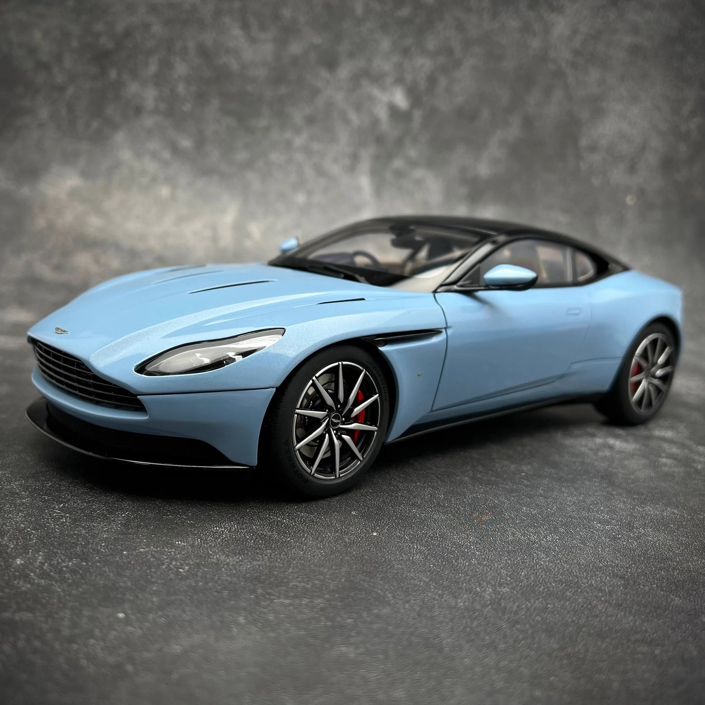 AUTOART New model 1/18 scale Aston Martin DB11  Sports car model Static display Collection Holiday gift