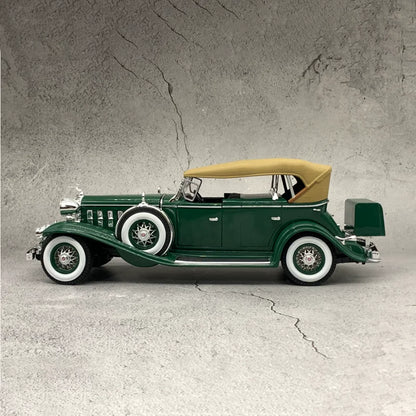 Auto World 1/18 V16 Sport Phaeton 1932 Vintage Car Model