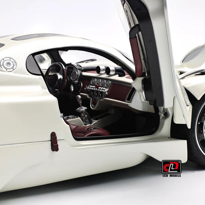 Pre-sale for shipment in 2026： LCD diecast model 1/18 scale Pagani Utopia static display festive gift collection