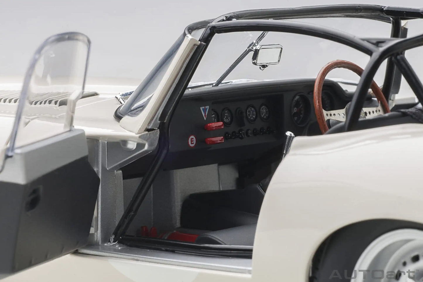 AUTOART  1:18  Jaguar Lightweight E-Type  Car model  Send to a friend Holiday gift Model collection