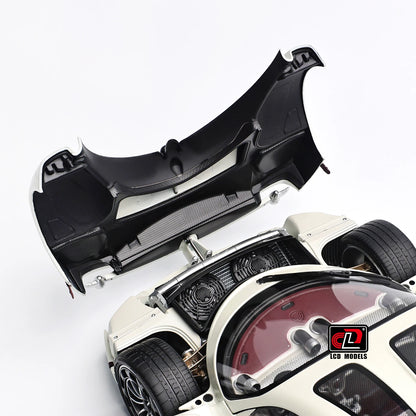 Pre-sale for shipment in 2026： LCD diecast model 1/18 scale Pagani Utopia static display festive gift collection