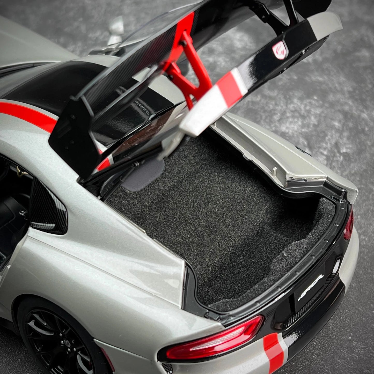 AUTOART New 1/18 scale DODGE VIPER ACR 2017 car model Static display Collection Holiday gift