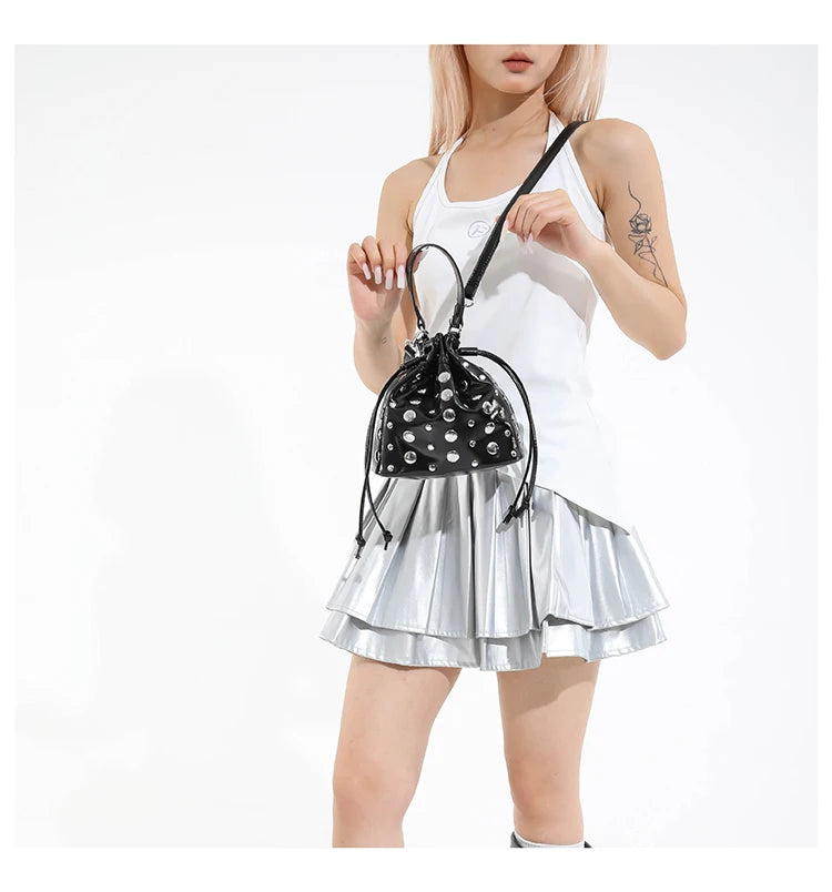 New Solid PU Bucket Design Personality Retro Shoulder & Crossbody Bags 2026 Fashion Exquisite Rivets Stylish Handbags for Women